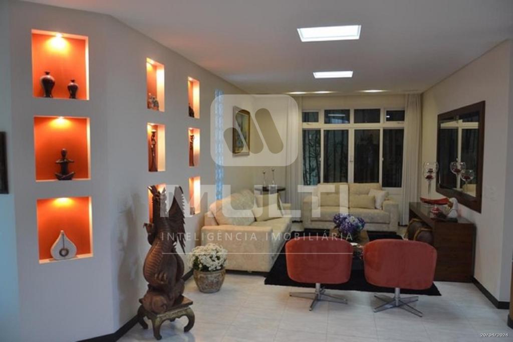 Casa de Condomínio à venda com 5 quartos, 600m² - Foto 2