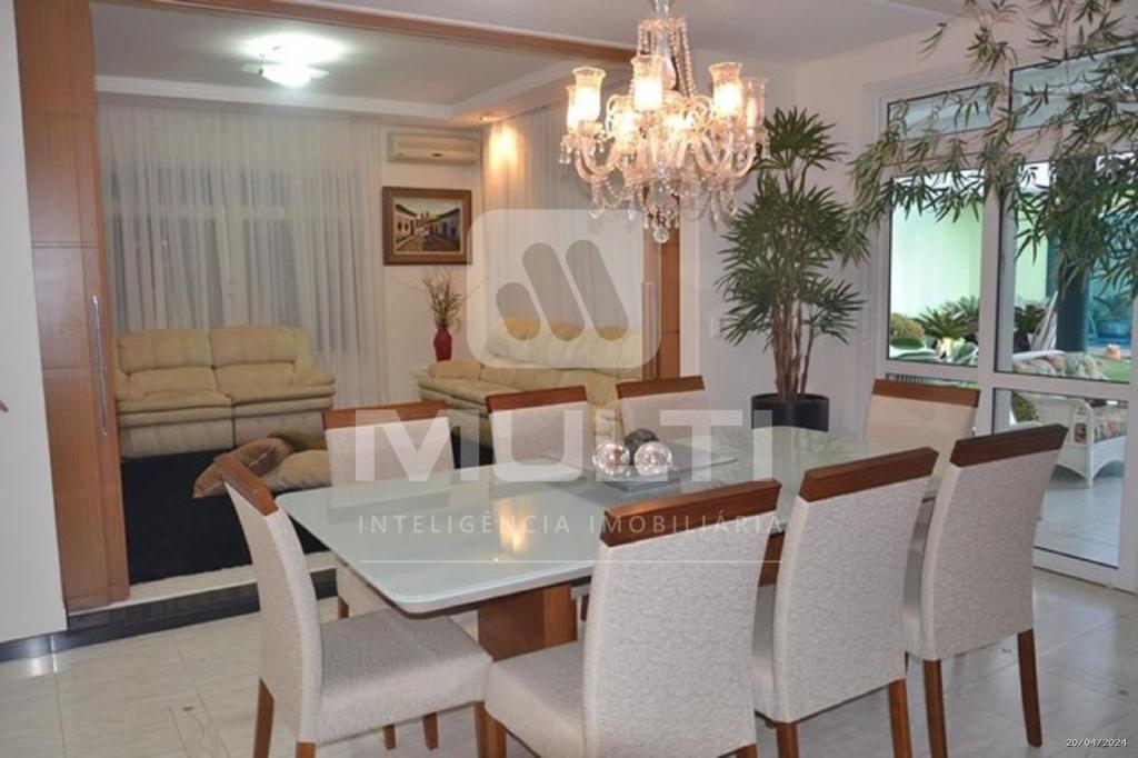 Casa de Condomínio à venda com 5 quartos, 600m² - Foto 5