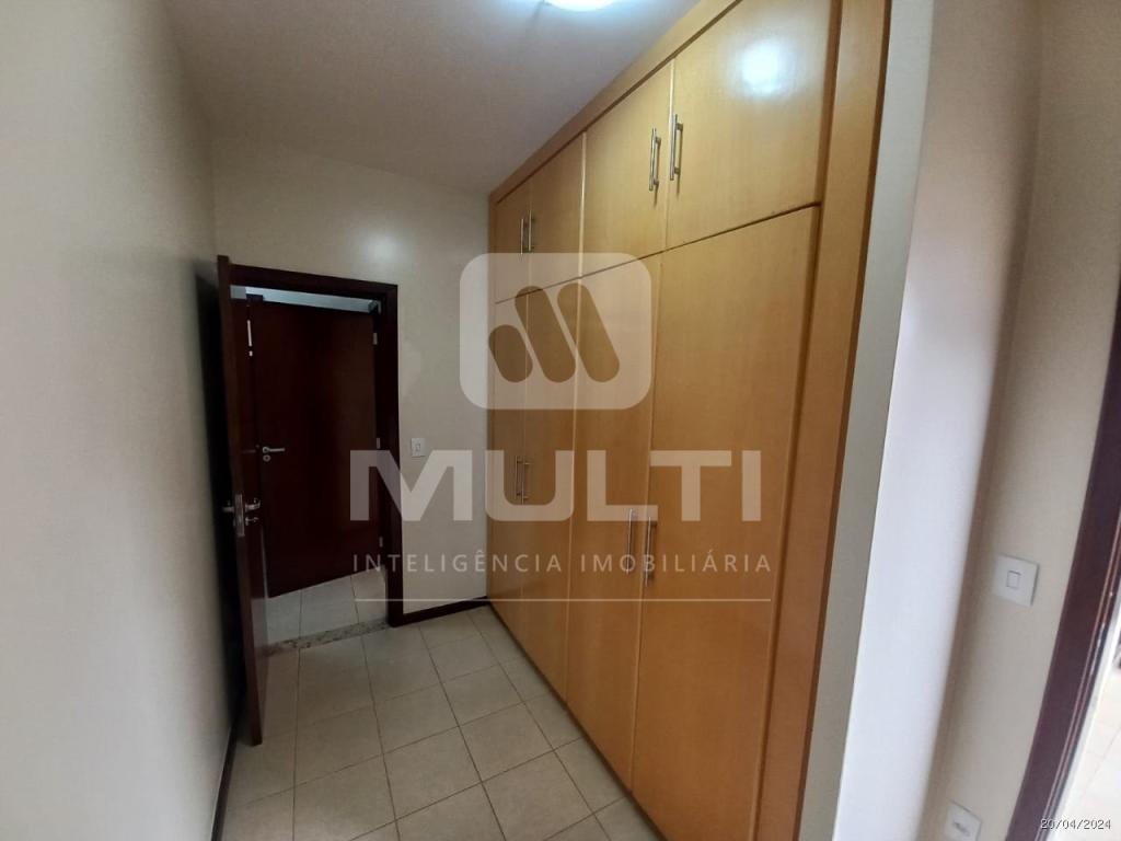 Casa à venda com 3 quartos, 262m² - Foto 9