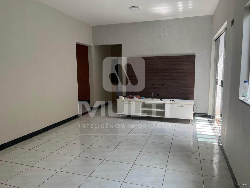 Casa à venda com 3 quartos, 130m² - Foto 1