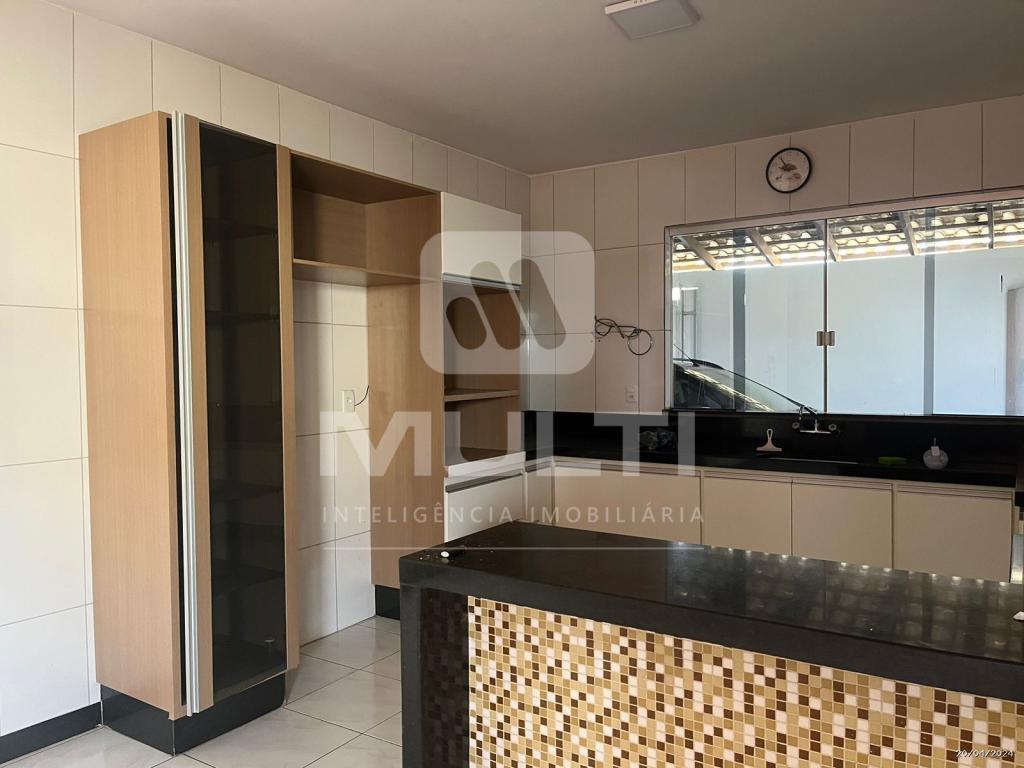 Casa à venda com 3 quartos, 130m² - Foto 2