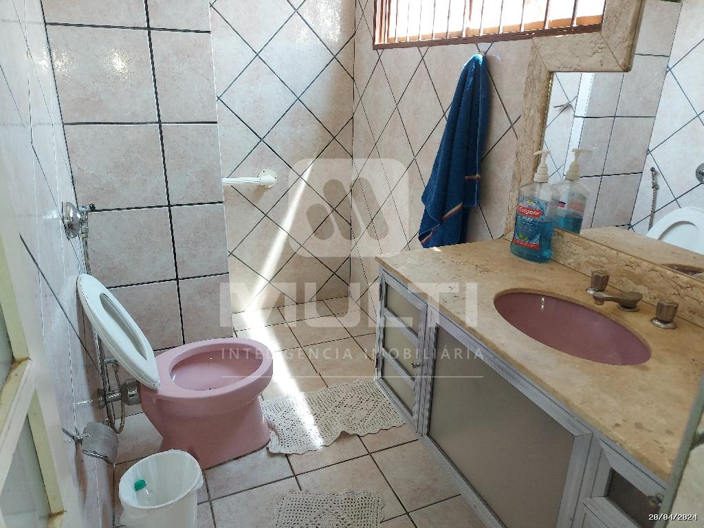 Casa à venda com 4 quartos, 254m² - Foto 4