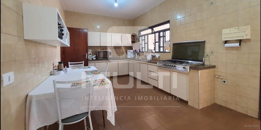 Casa à venda com 4 quartos, 350m² - Foto 10