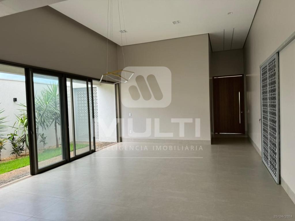 Casa de Condomínio à venda com 4 quartos, 230m² - Foto 2