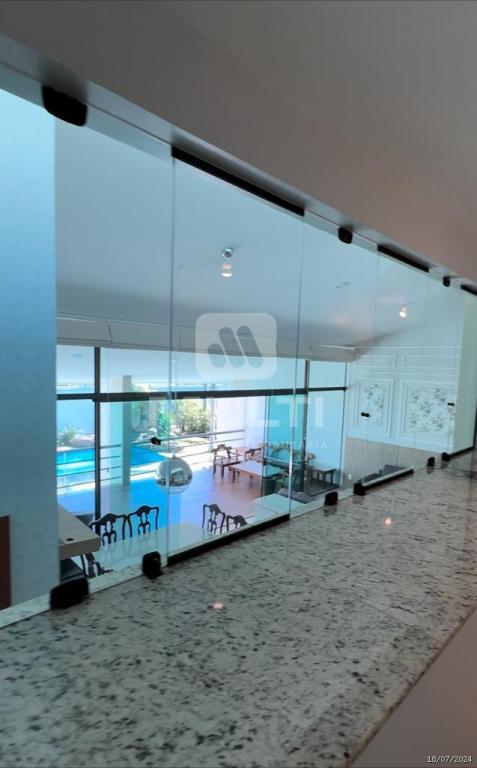 Casa à venda com 3 quartos, 314m² - Foto 2