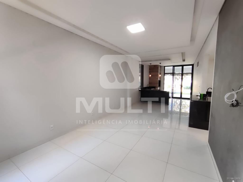 Casa à venda com 4 quartos, 190m² - Foto 1