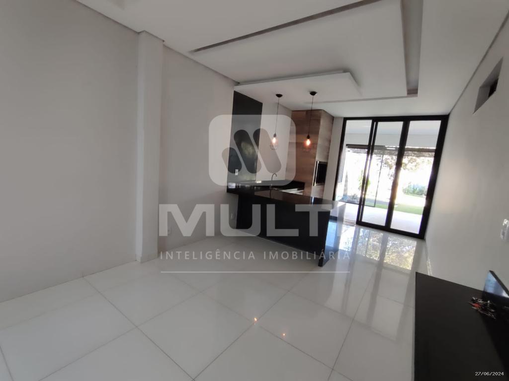 Casa à venda com 4 quartos, 190m² - Foto 3