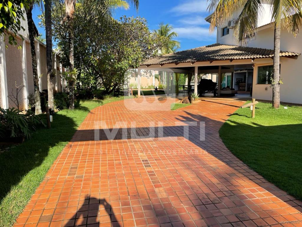 Casa à venda com 4 quartos, 600m² - Foto 1