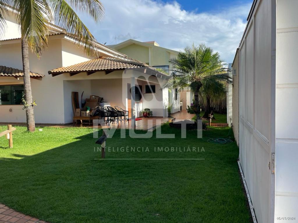 Casa à venda com 4 quartos, 600m² - Foto 2