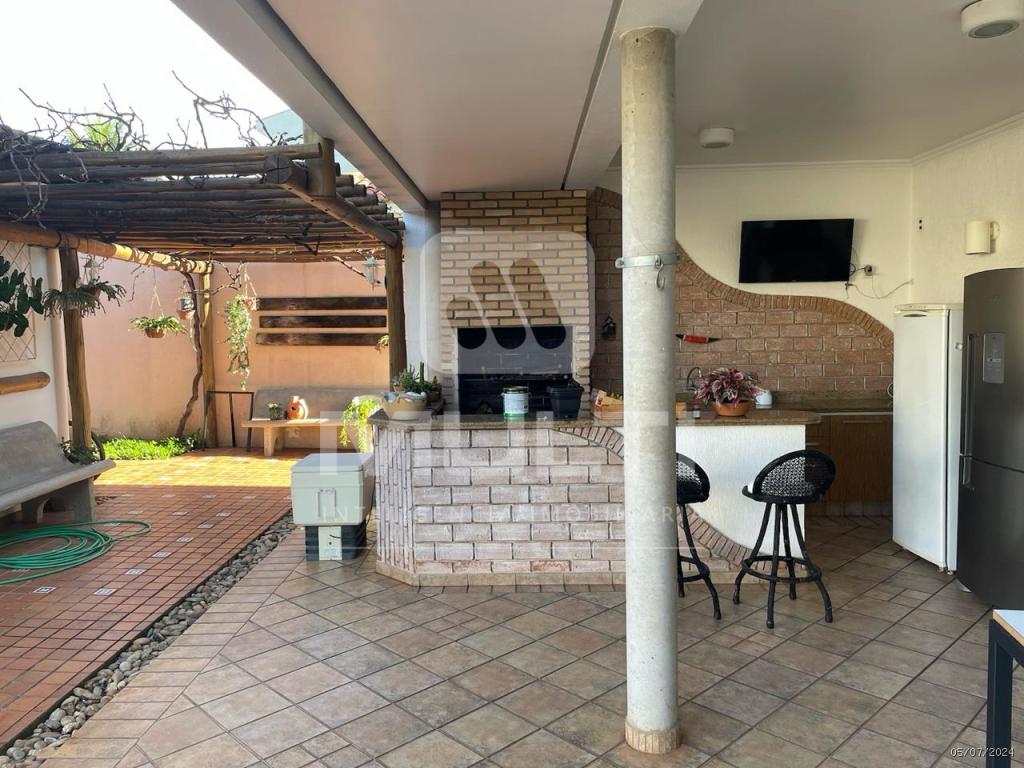 Casa à venda com 4 quartos, 600m² - Foto 4