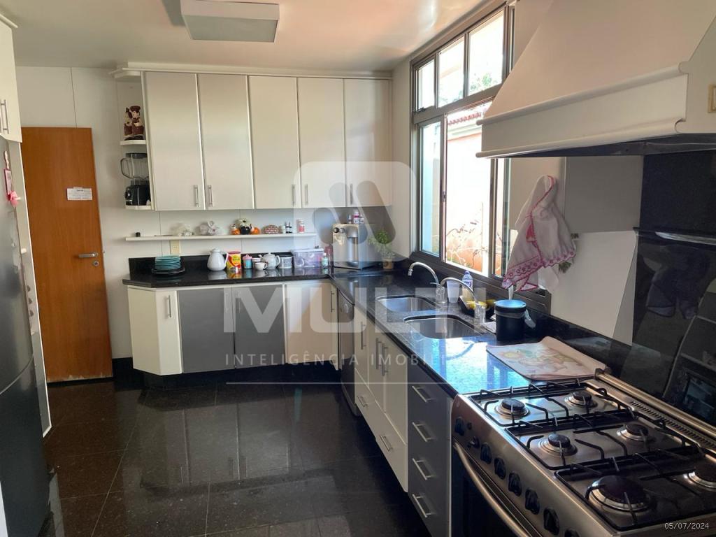 Casa à venda com 4 quartos, 600m² - Foto 7