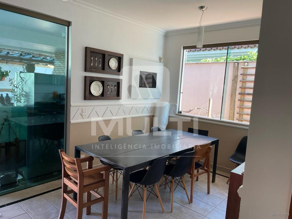Casa à venda com 4 quartos, 600m² - Foto 8