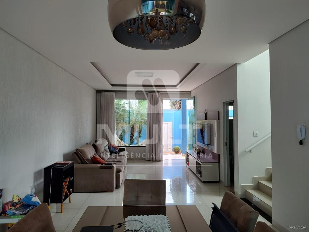 Casa, 3 quartos, 274 m² - Foto 1