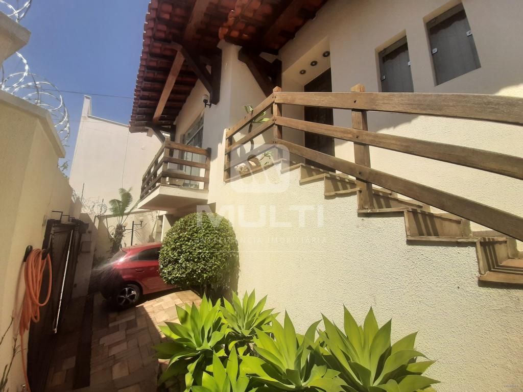 Casa à venda com 4 quartos, 324m² - Foto 1