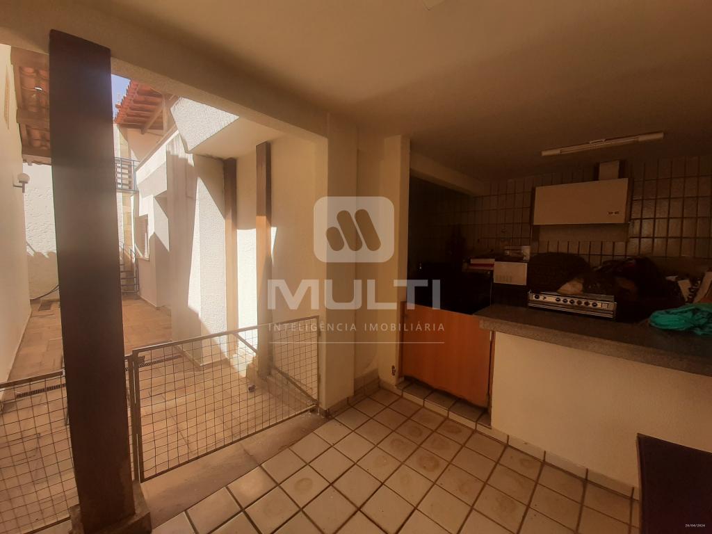 Casa à venda com 4 quartos, 324m² - Foto 31