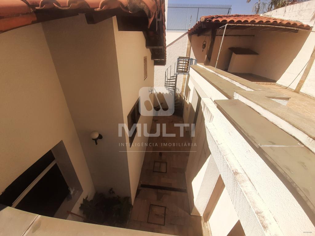 Casa à venda com 4 quartos, 324m² - Foto 41