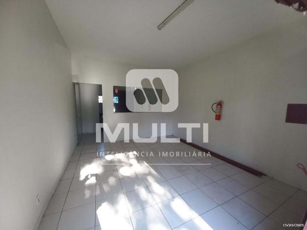 Prédio Inteiro à venda com 1 quarto, 477m² - Foto 1