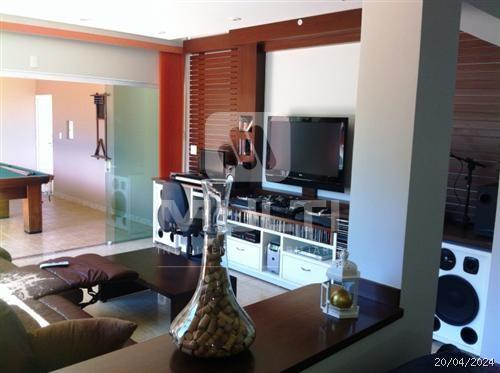 Casa à venda com 4 quartos, 620m² - Foto 1