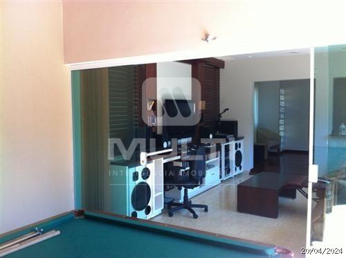 Casa à venda com 4 quartos, 620m² - Foto 2