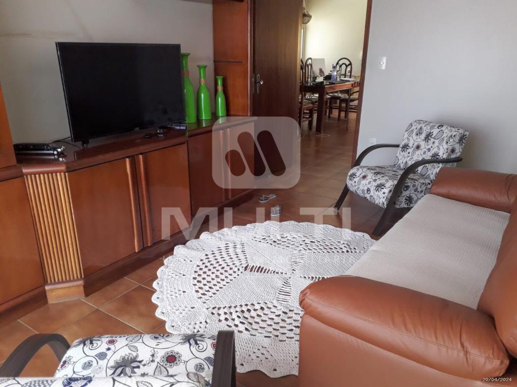 Apartamento à venda com 3 quartos, 178m² - Foto 2