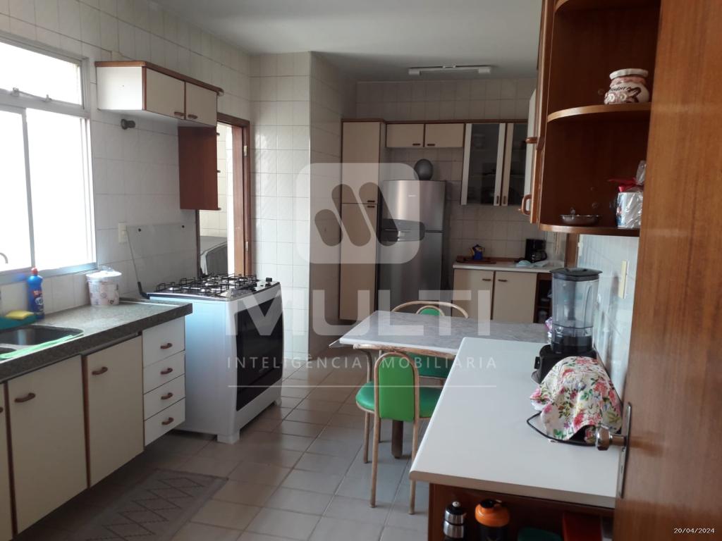 Apartamento à venda com 3 quartos, 178m² - Foto 12