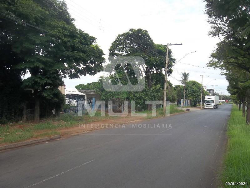 Prédio Inteiro à venda com 1 quarto, 160m² - Foto 2