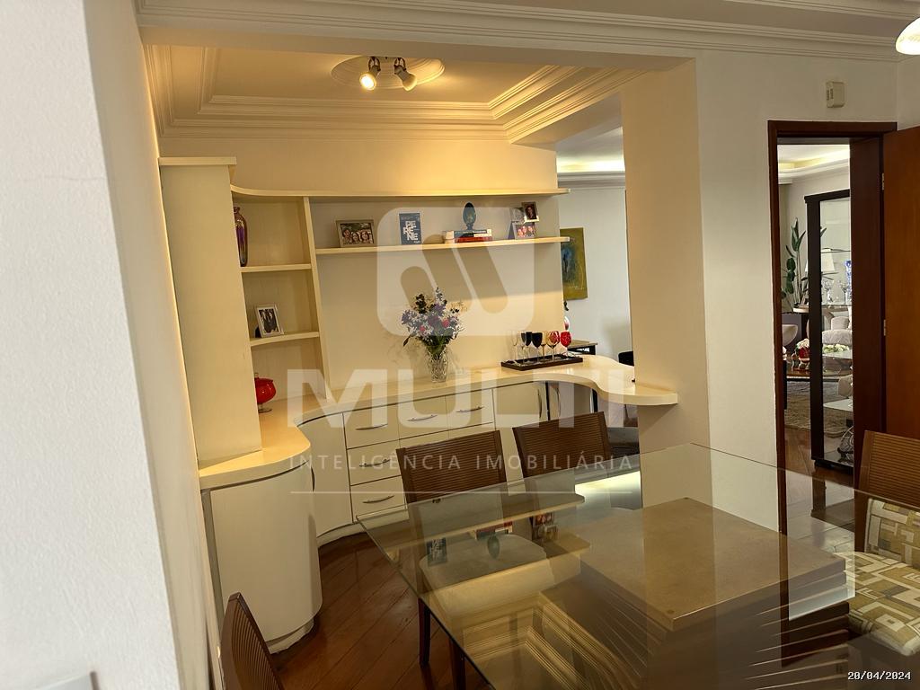 Apartamento à venda com 4 quartos, 180m² - Foto 7
