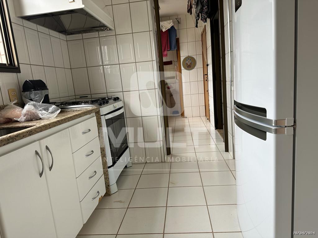 Apartamento à venda com 4 quartos, 180m² - Foto 9