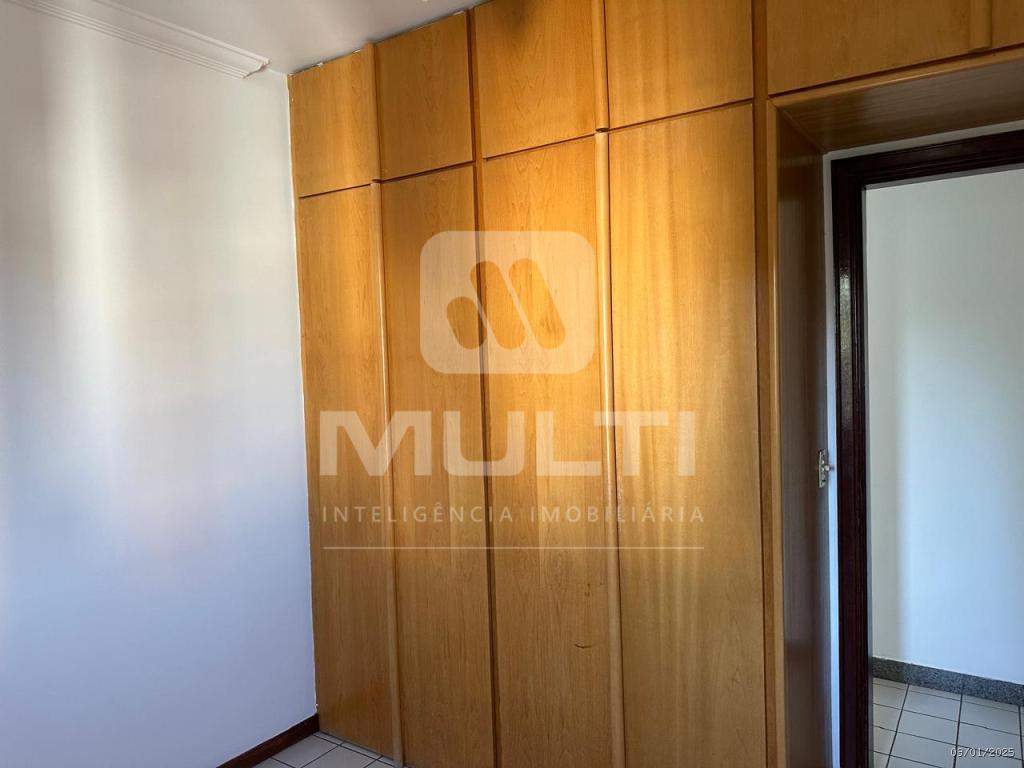 Apartamento à venda com 3 quartos, 90m² - Foto 3