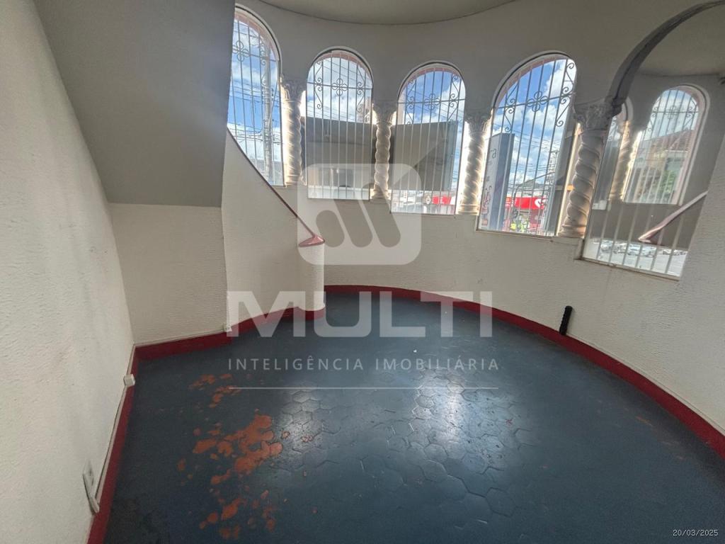Casa à venda com 4 quartos, 356m² - Foto 1