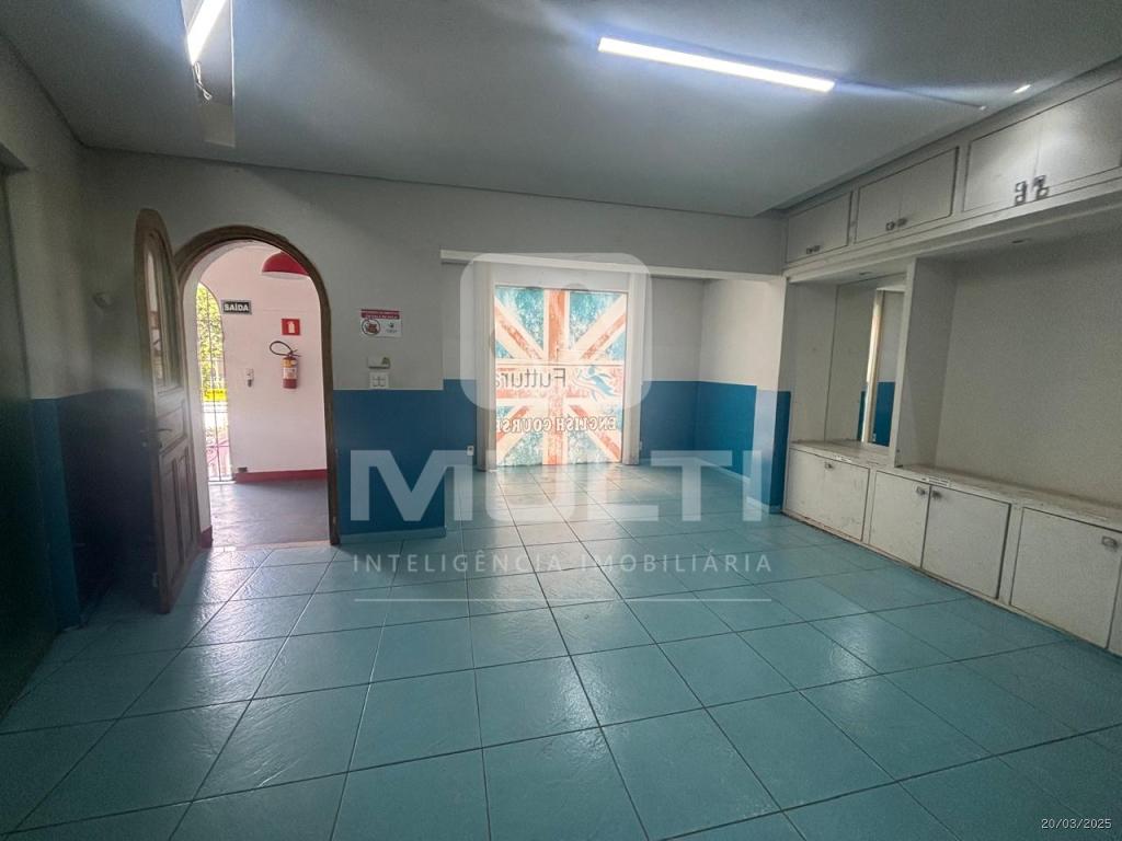 Casa à venda com 4 quartos, 356m² - Foto 3