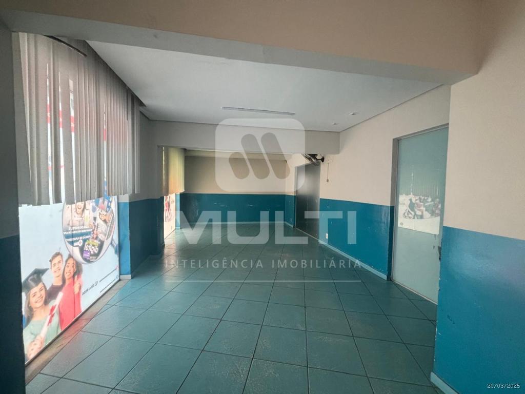Casa à venda com 4 quartos, 356m² - Foto 6