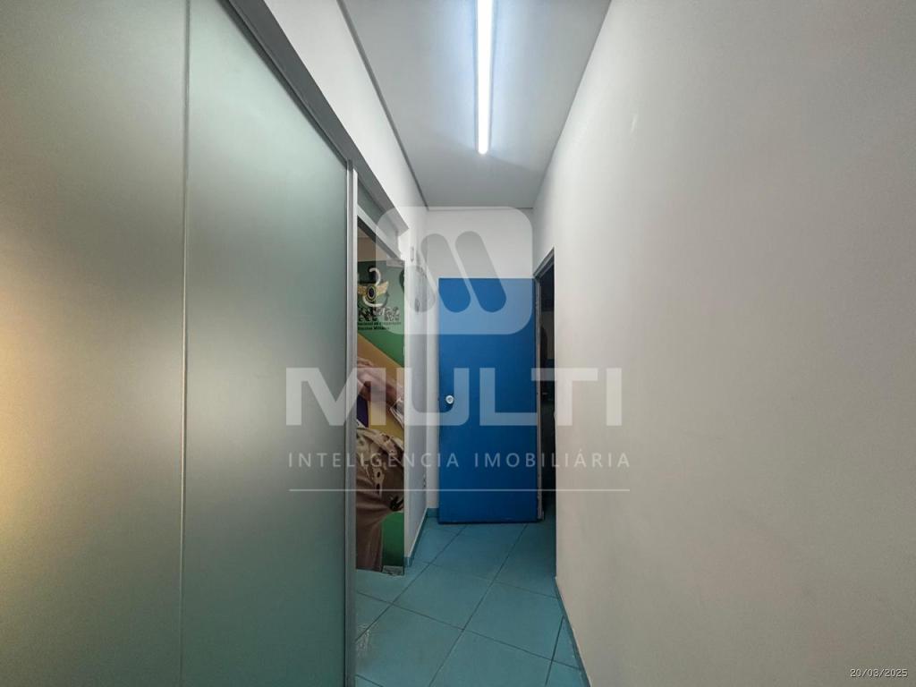 Casa à venda com 4 quartos, 356m² - Foto 12