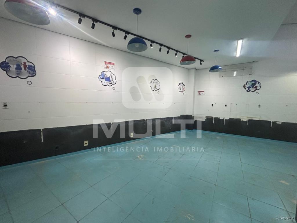 Casa à venda com 4 quartos, 356m² - Foto 13