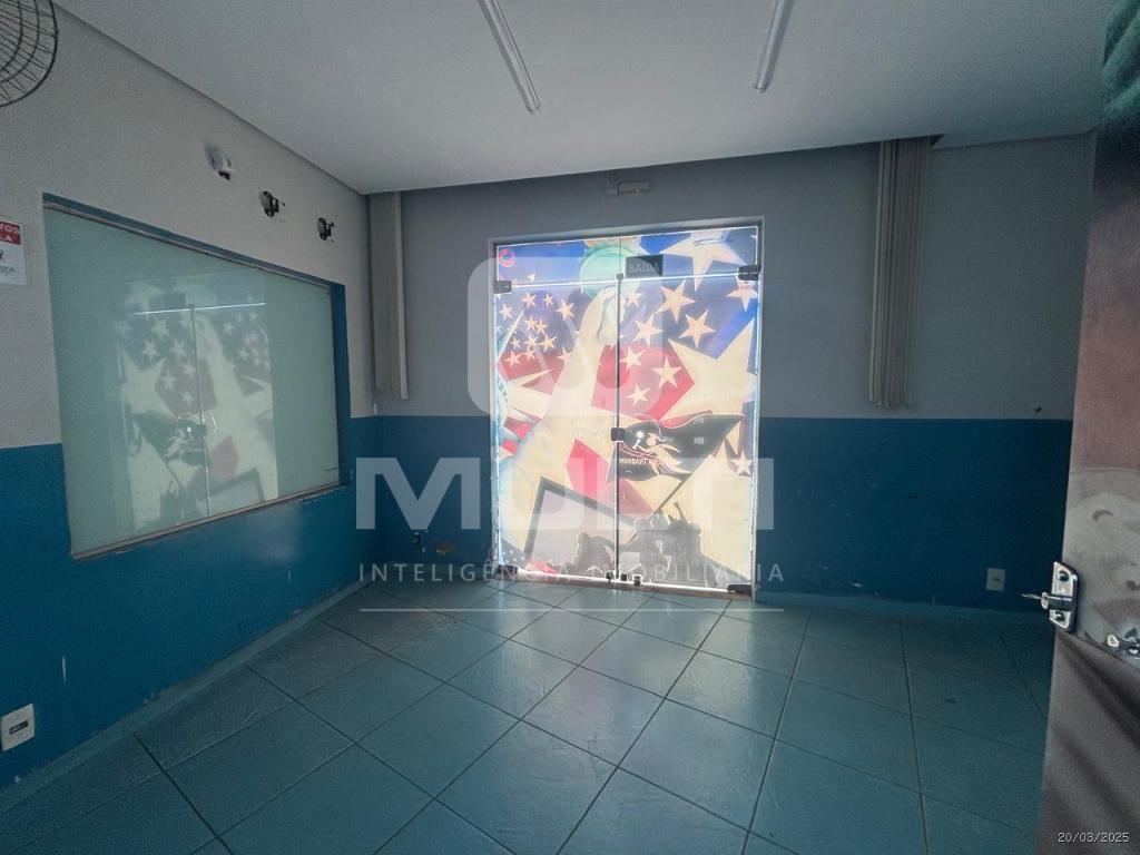 Casa à venda com 4 quartos, 356m² - Foto 14