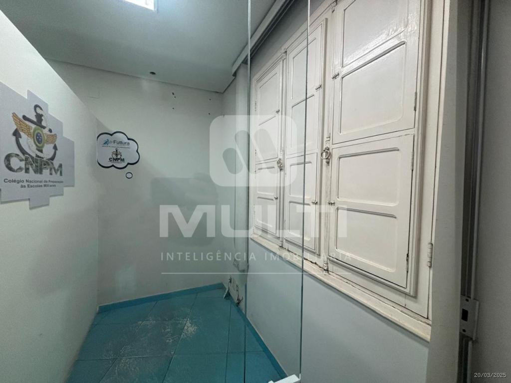 Casa à venda com 4 quartos, 356m² - Foto 15