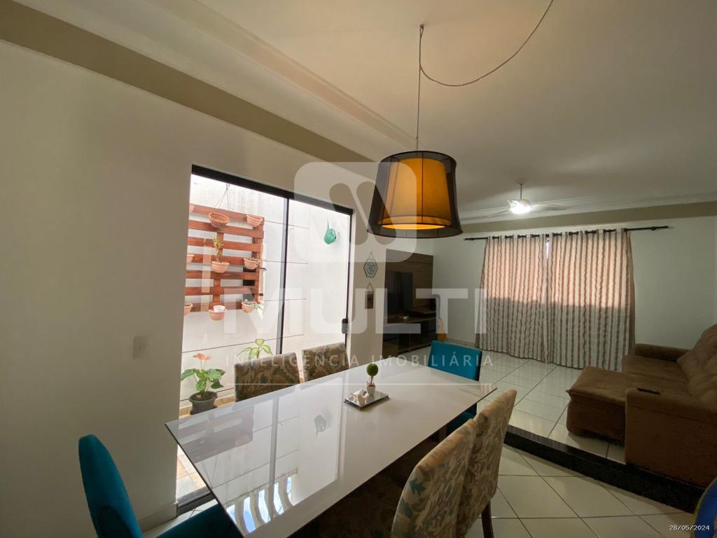 Casa à venda com 3 quartos, 190m² - Foto 1