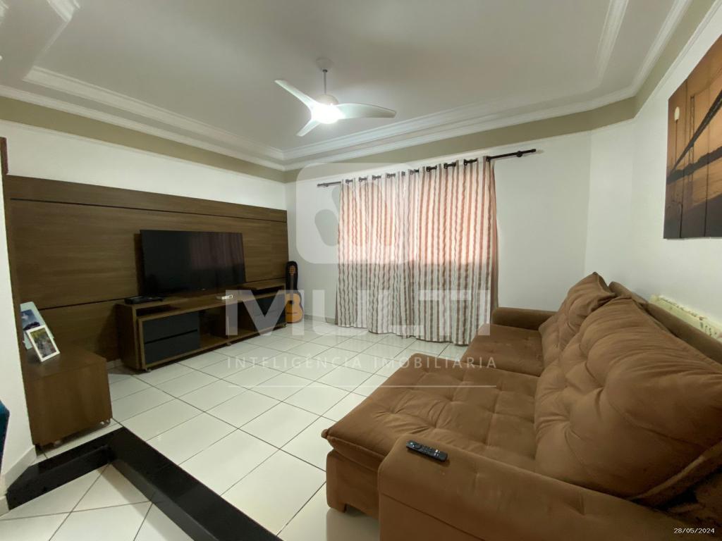 Casa à venda com 3 quartos, 190m² - Foto 2