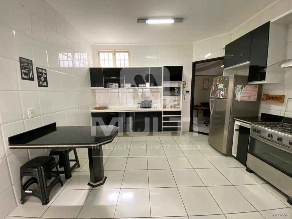 Casa à venda com 3 quartos, 190m² - Foto 6