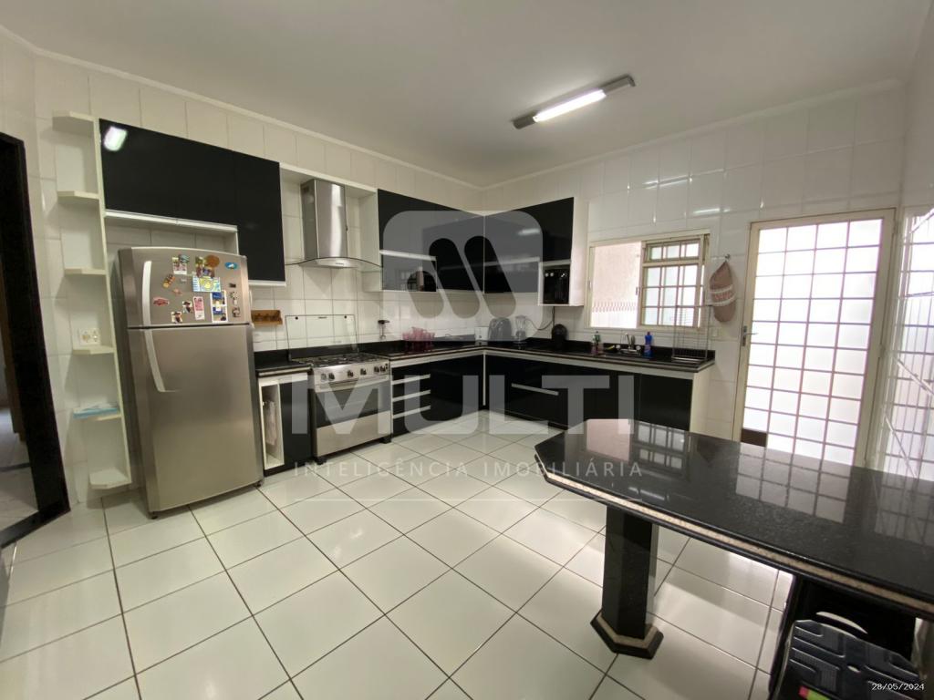 Casa à venda com 3 quartos, 190m² - Foto 8