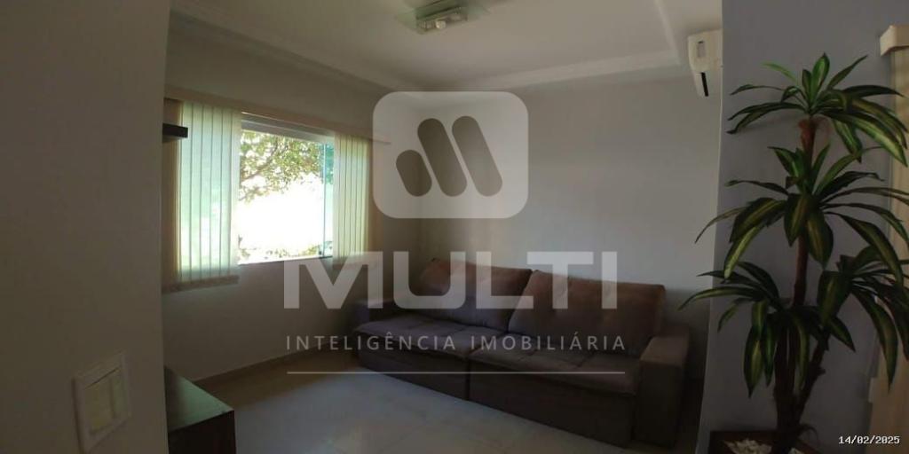 Casa à venda com 4 quartos, 330m² - Foto 1