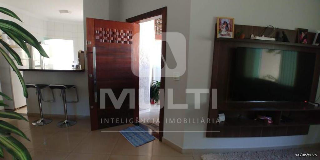 Casa à venda com 4 quartos, 330m² - Foto 2