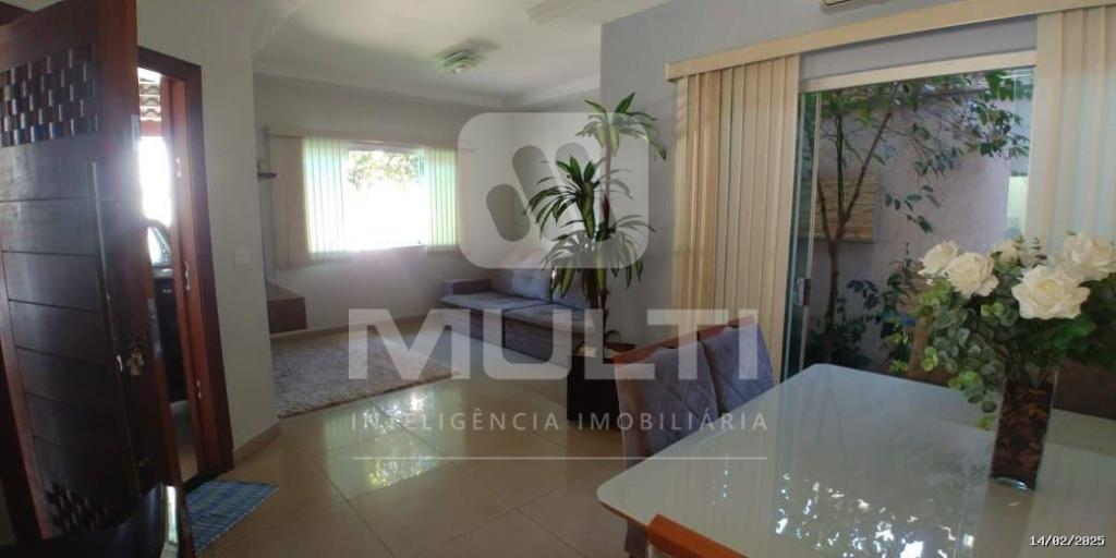 Casa à venda com 4 quartos, 330m² - Foto 3