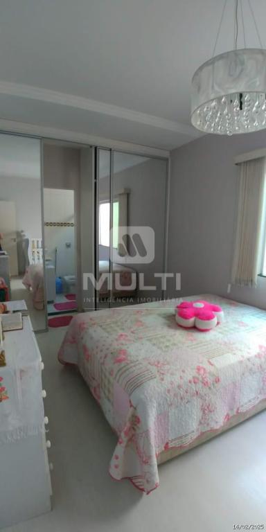 Casa à venda com 4 quartos, 330m² - Foto 9