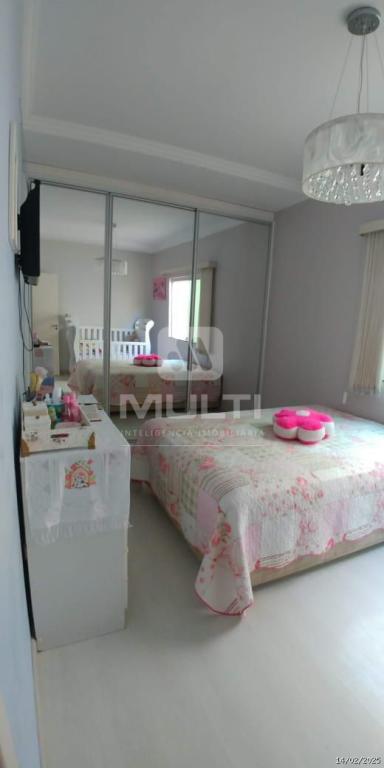 Casa à venda com 4 quartos, 330m² - Foto 10
