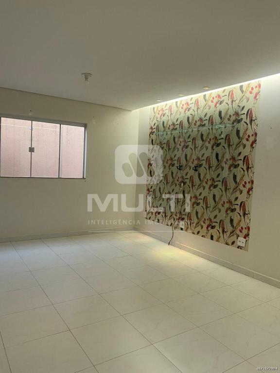 Casa à venda com 3 quartos, 320m² - Foto 2
