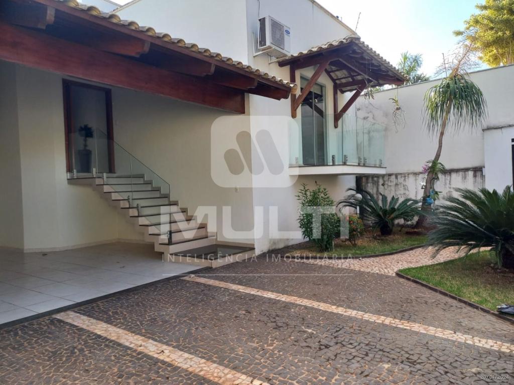 Casa, 3 quartos, 235 m² - Foto 1