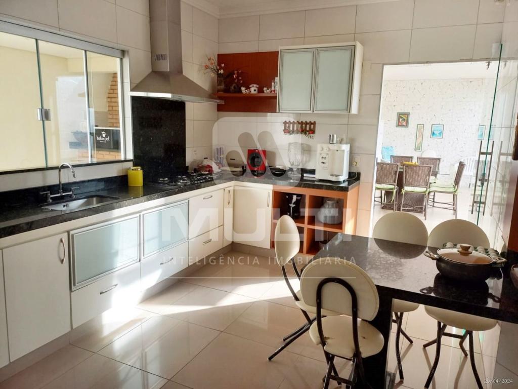 Casa, 3 quartos, 235 m² - Foto 6