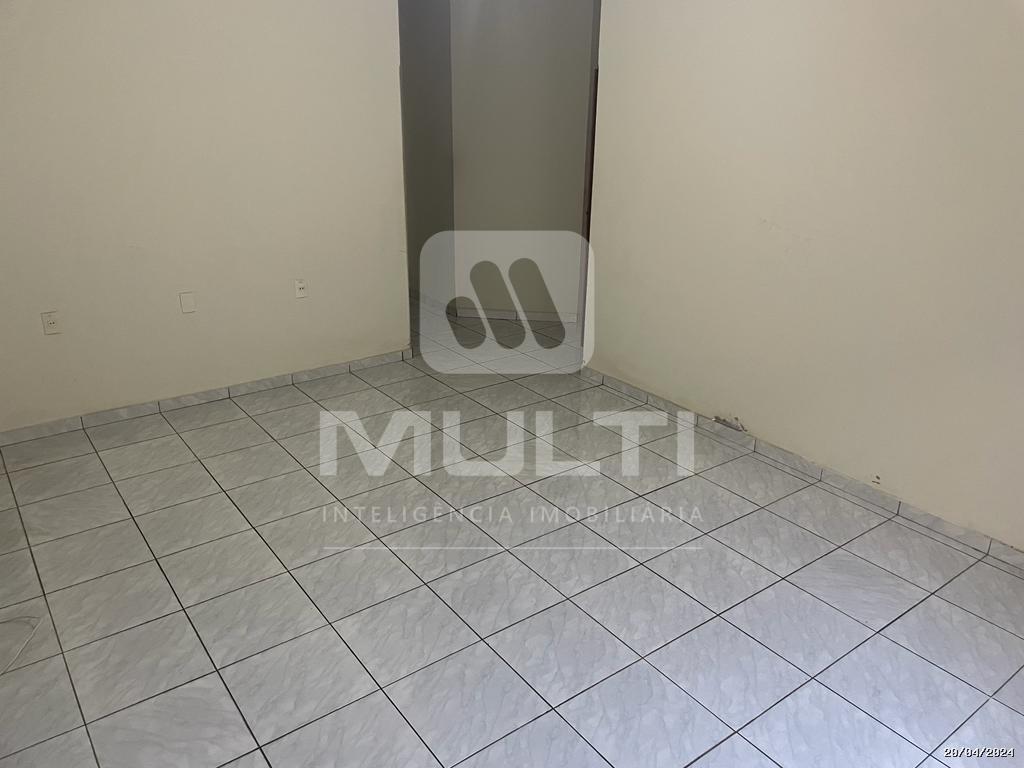 Casa à venda com 3 quartos, 221m² - Foto 2