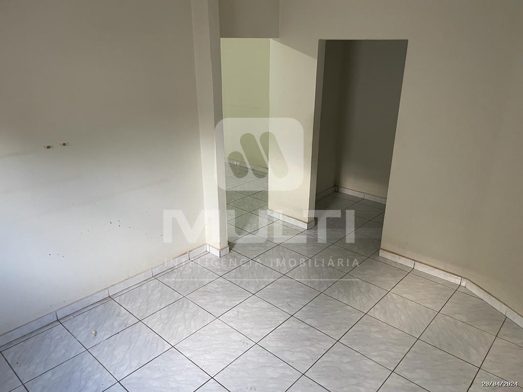 Casa à venda com 3 quartos, 221m² - Foto 11